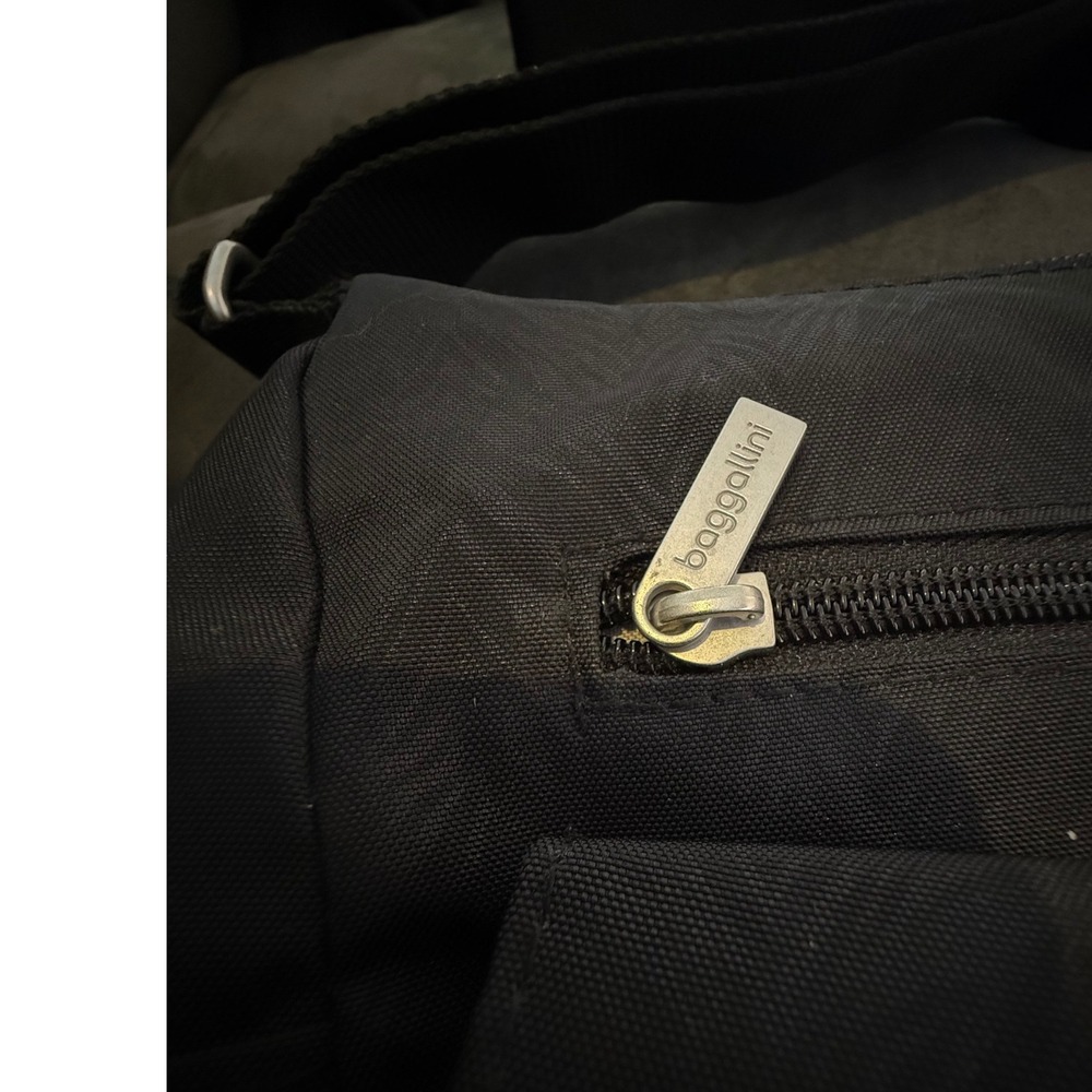 Baggallini Everywhere Crossbody Bag Black Nylon Chevron Travel Organizer Purse - Picture 3 of 7